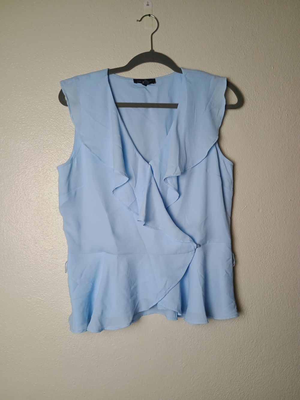 Light Blue Wrap Ruffle V-Neck Sleeveless Top Blouse - M - Plunging V-neckline